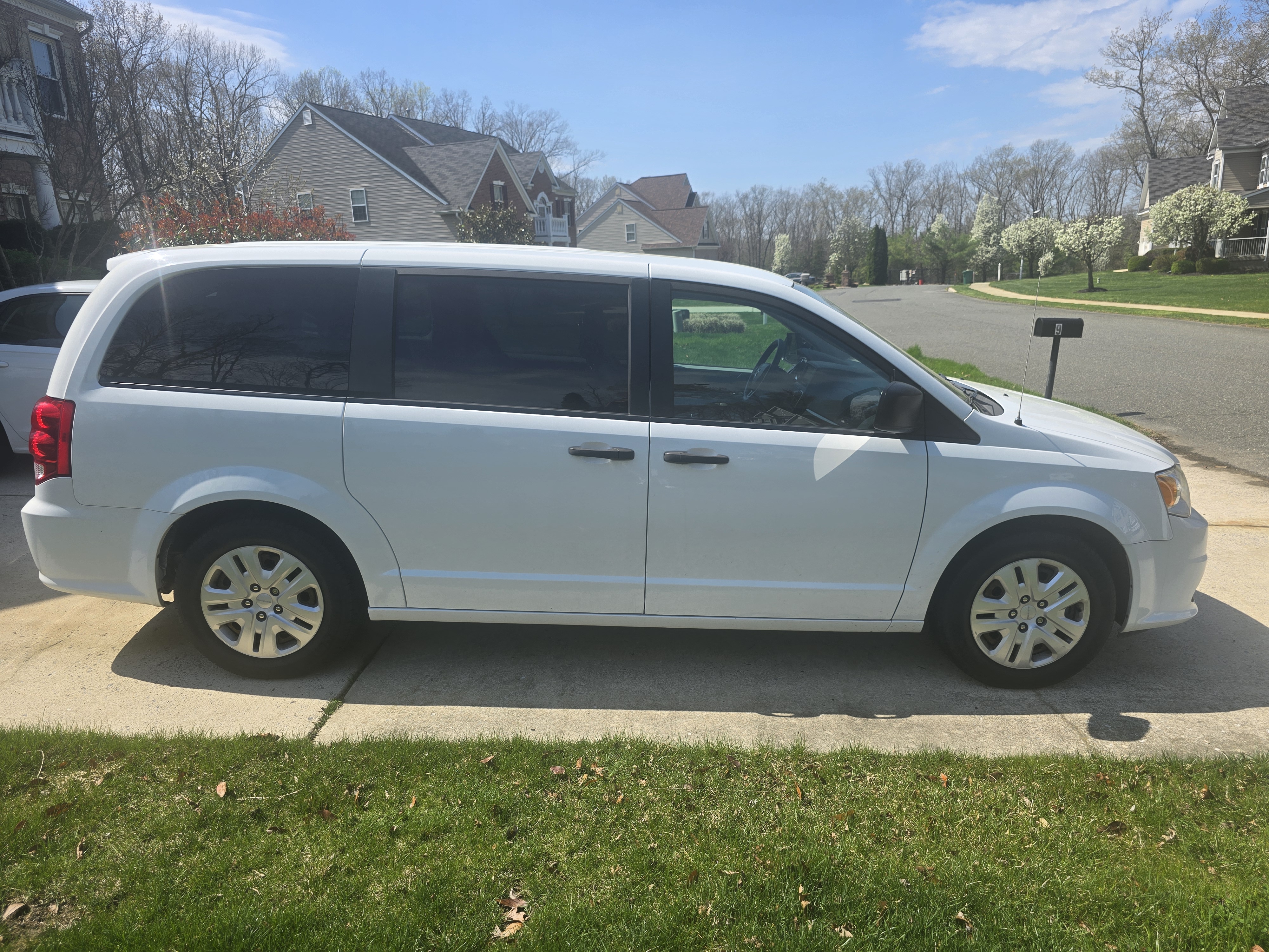 Used 2019 Dodge Grand Caravan SE FWD image 8