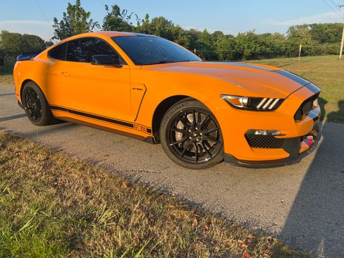 Used 2019 Ford Mustang Shelby GT350 w/ Technology Package image 4