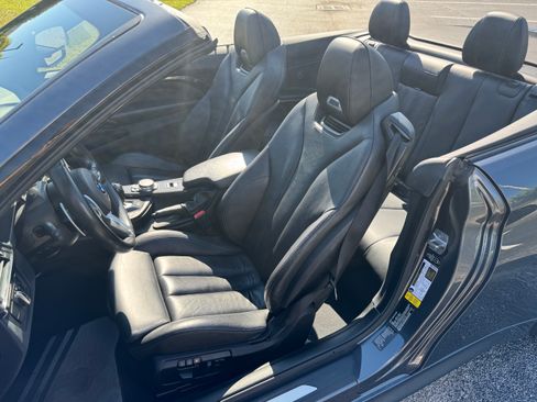 Used 2015 BMW M4 Convertible image 11