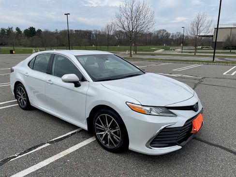 Used 2023 Toyota Camry XLE image 4