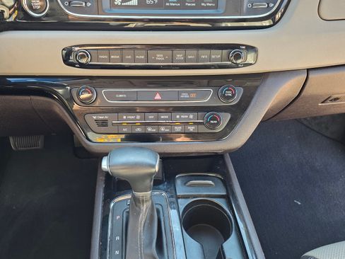 Used 2017 Kia Sedona SX Limited image 26