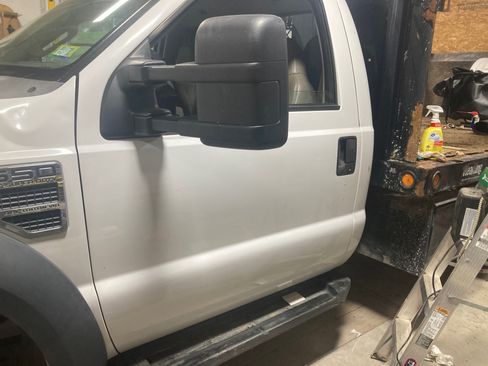 Used 2008 Ford F550 4x4 Regular Cab Super Duty image 2