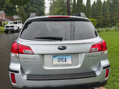 Used 2012 Subaru Outback 2.5i Premium AWD/4WD image 2
