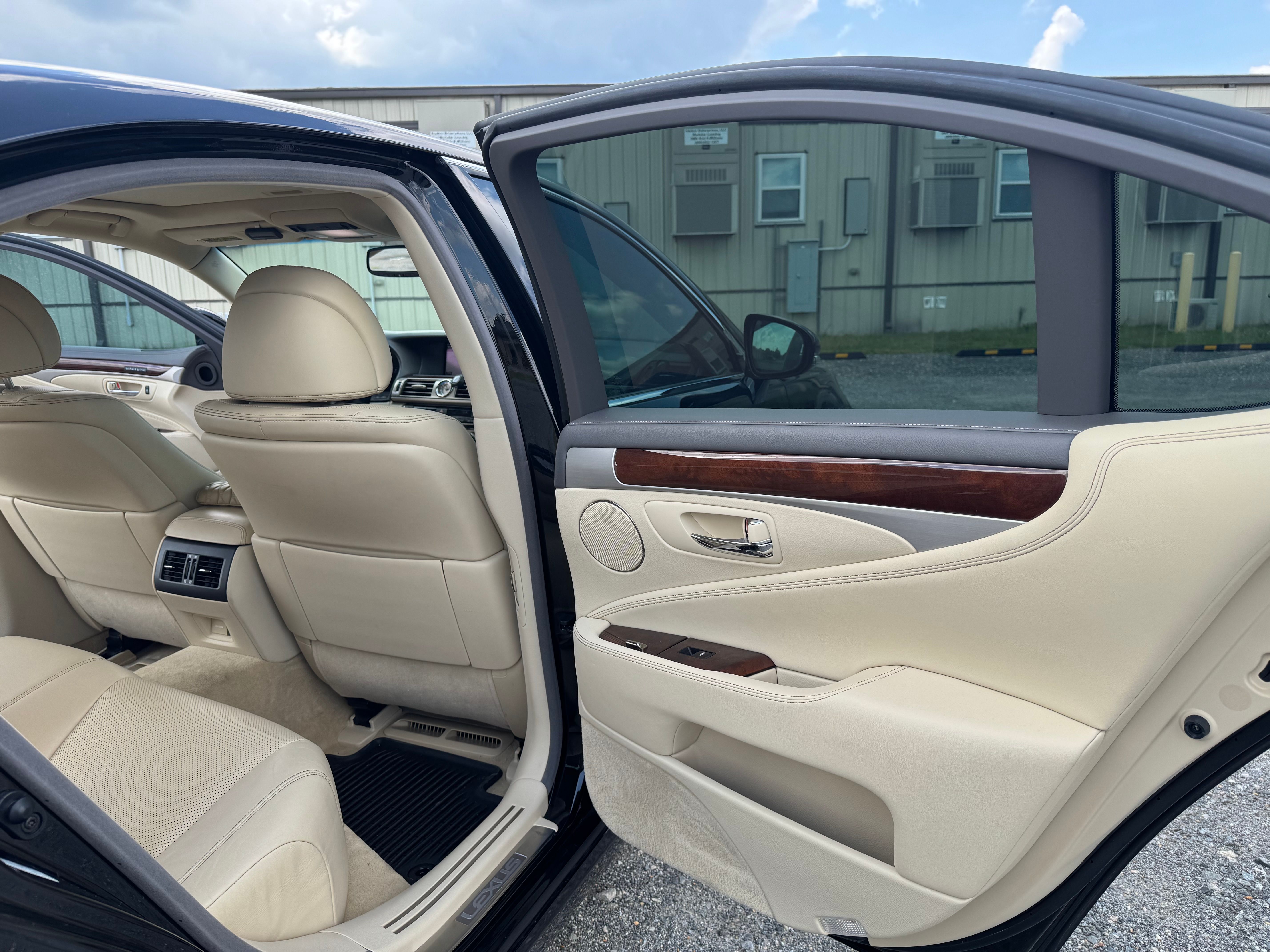 Used 2015 Lexus LS 460 w/ Comfort Package RWD image 15