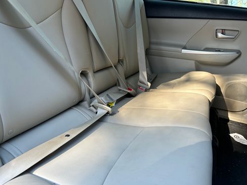 Used 2014 Toyota Prius V Five image 12