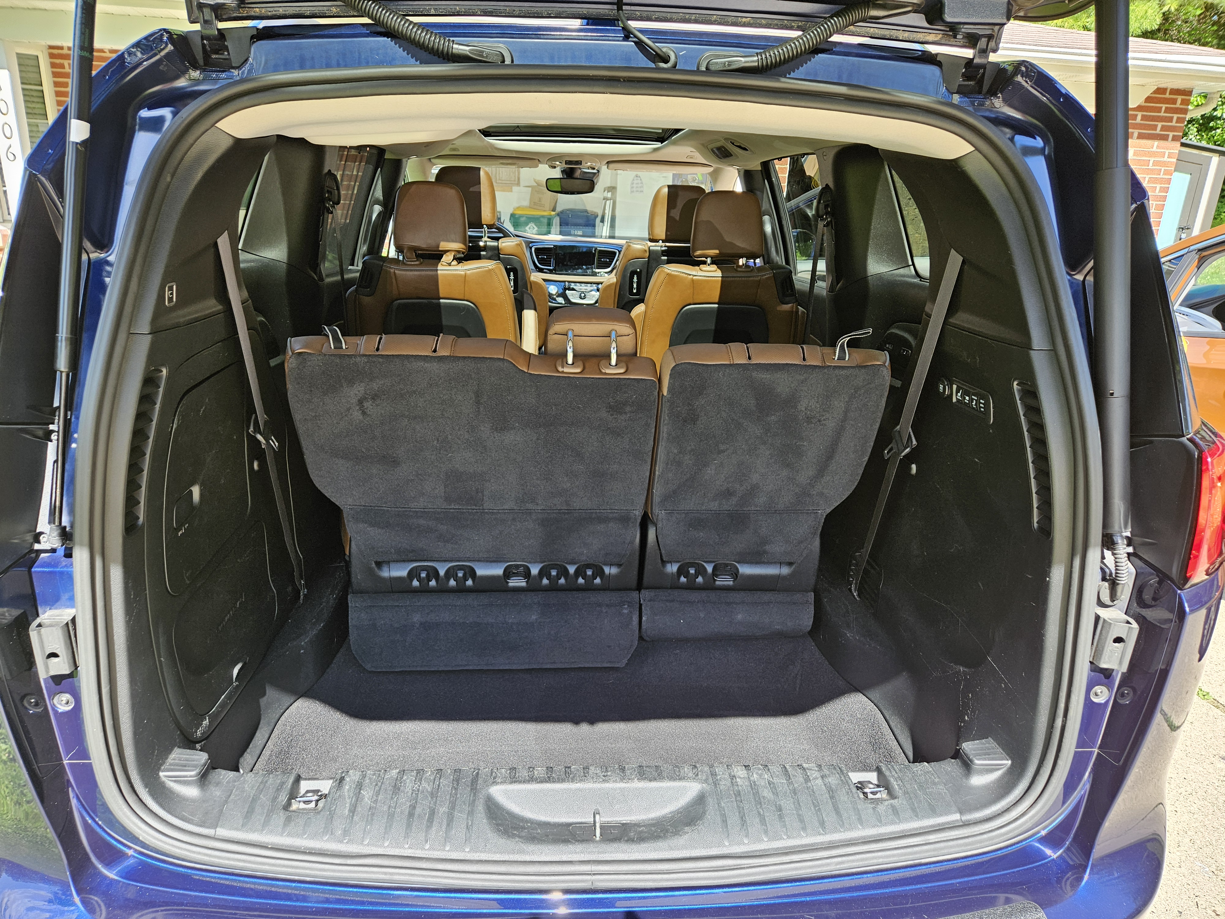Used 2018 Chrysler Pacifica Limited w/ Advanced Safetytec Group FWD image 24