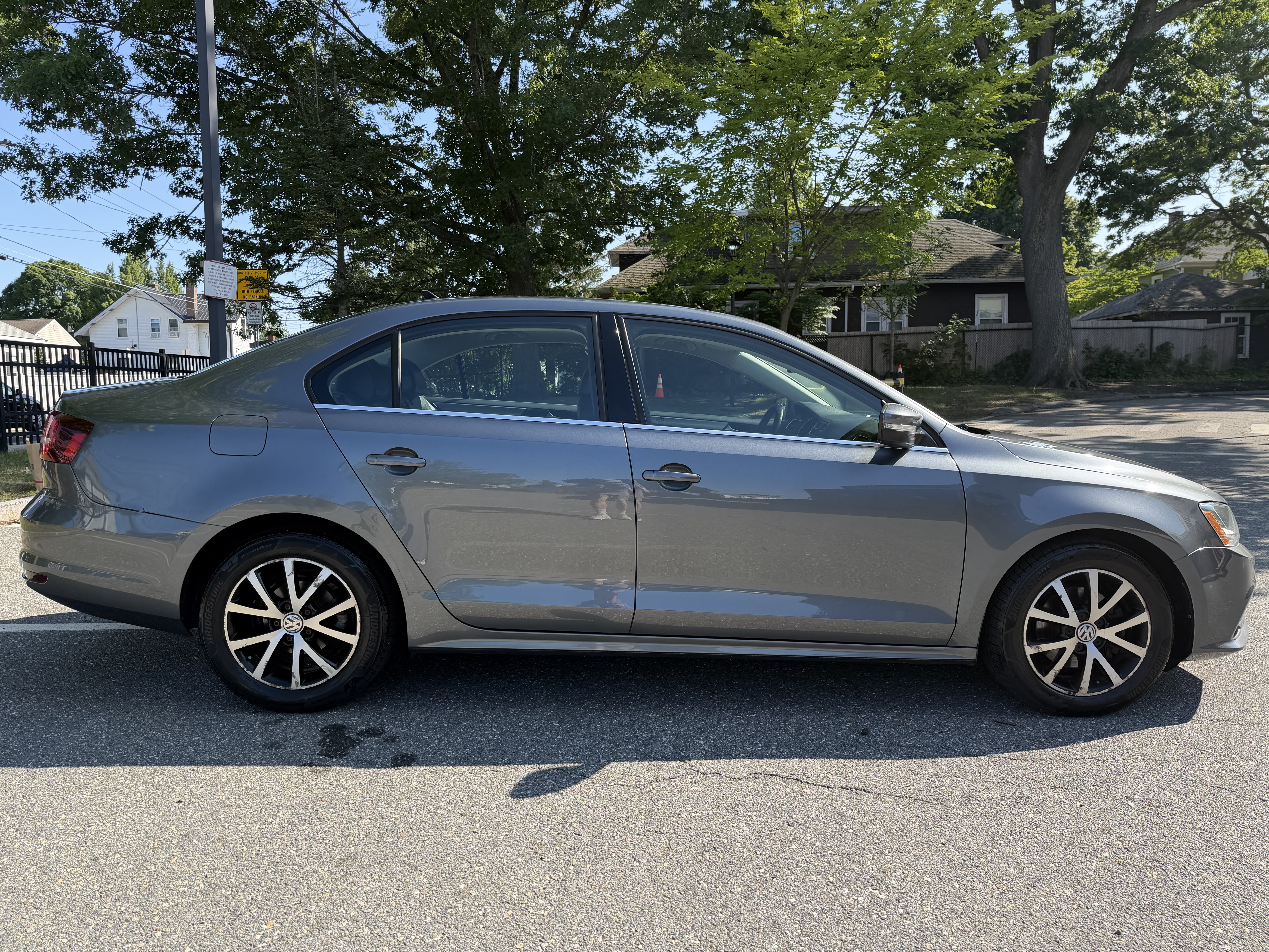 Used 2017 Volkswagen Jetta SE FWD image 6