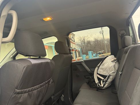 Used 2009 Nissan Titan SE w/ SE Drivers Convenience Pkg image 6