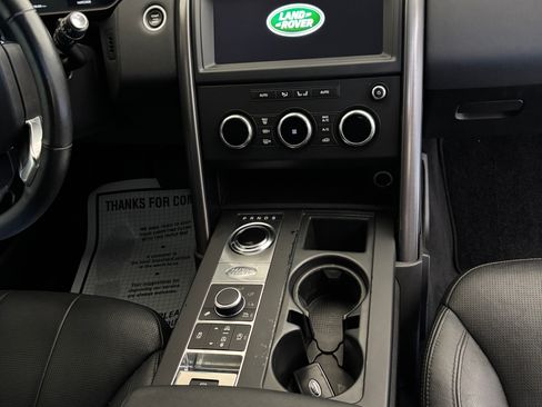 Used 2020 Land Rover Discovery Landmark AWD/4WD image 12