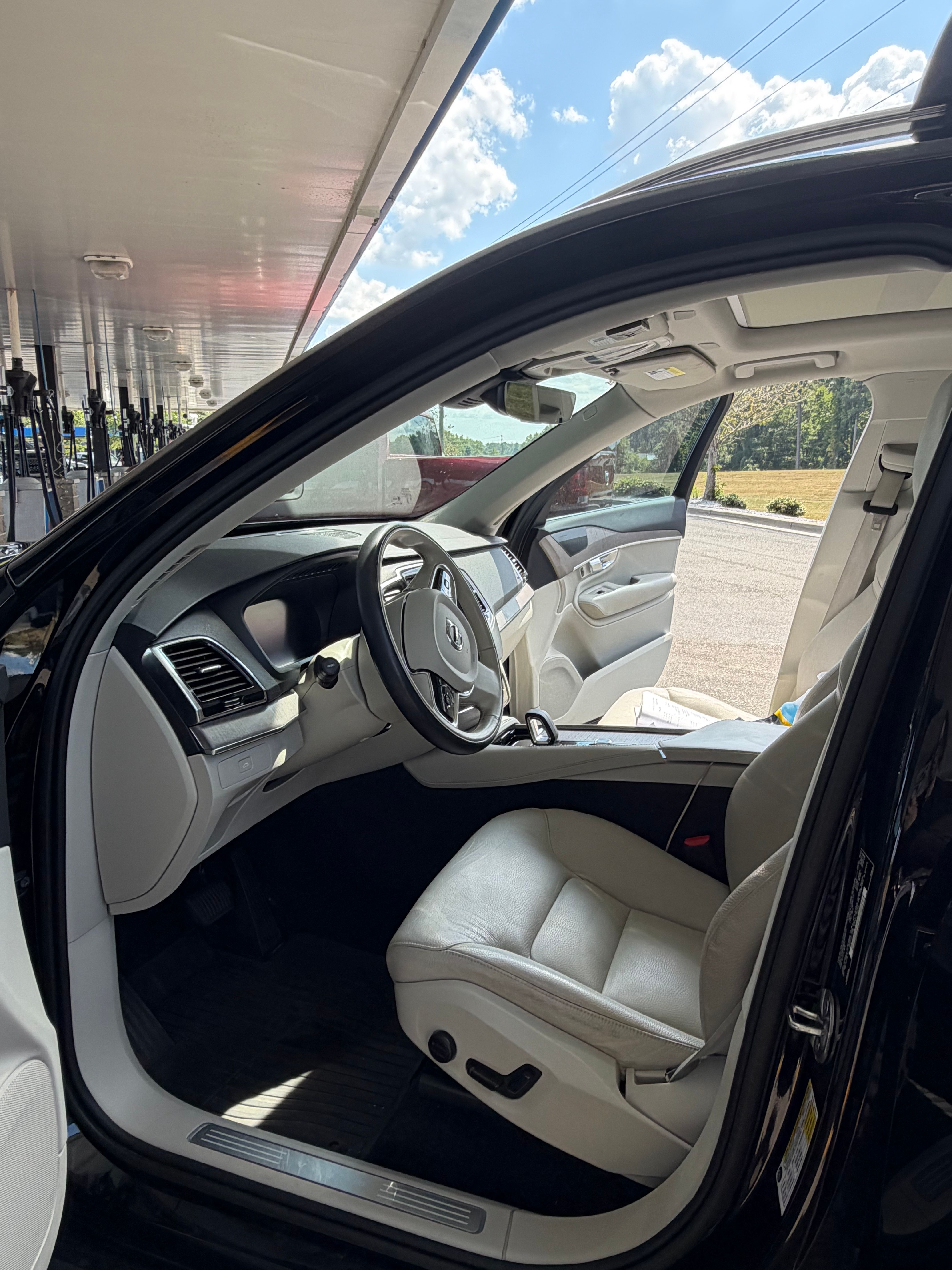 Used 2023 Volvo XC90 B6 Plus w/ Protection Package Premier AWD/4WD image 12
