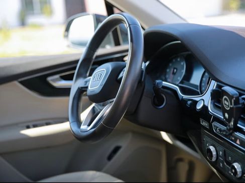 Used 2018 Audi Q7 3.0T Premium Plus AWD/4WD image 6
