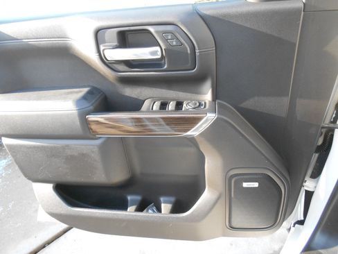 Used 2019 Chevrolet Silverado 1500 RST image 34