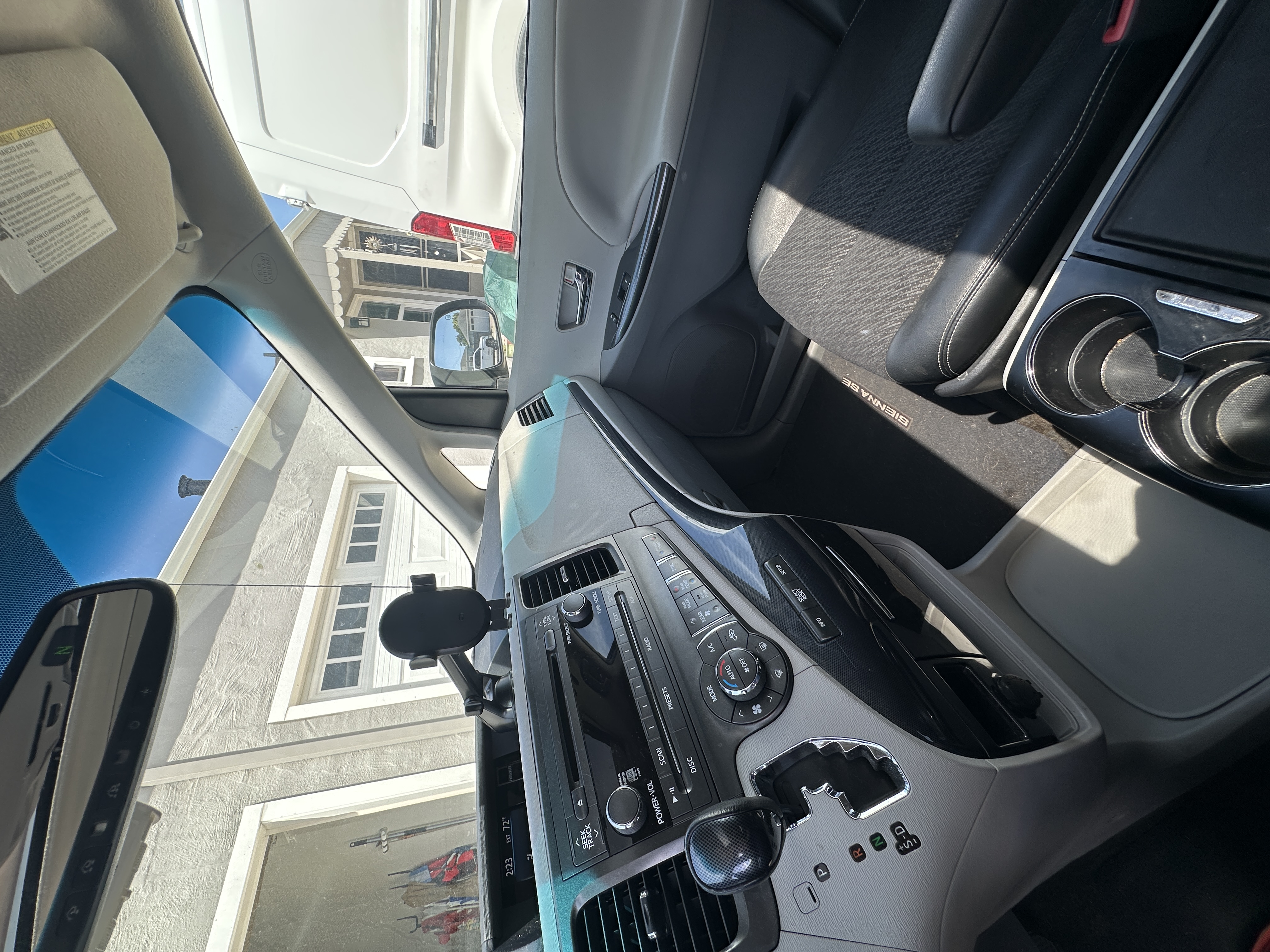 Used 2013 Toyota Sienna SE FWD image 23