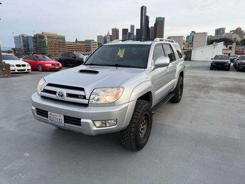 Used 2004 Toyota 4Runner 4WD image 2