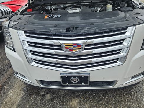 Used 2017 Cadillac Escalade Platinum image 7