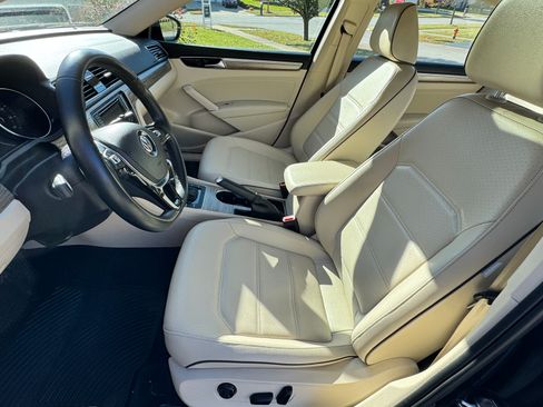Used 2018 Volkswagen Passat 2.0T SE image 11