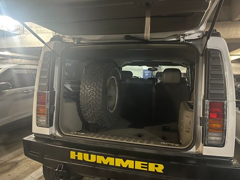 Used 2004 HUMMER H2 w/ Preferred Equipment Group image 12