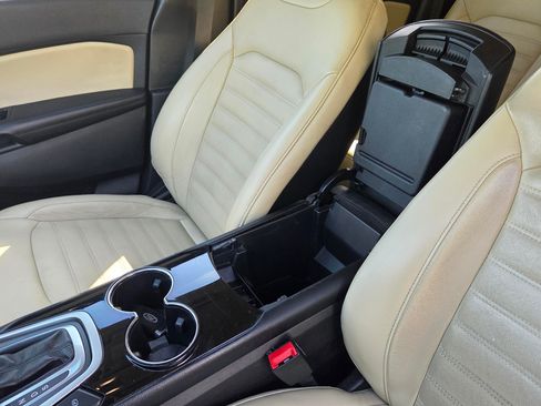 Used 2018 Ford Edge SEL w/ Equipment Group 201A FWD image 12