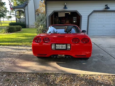 Used 2004 Chevrolet Corvette Coupe RWD image 5