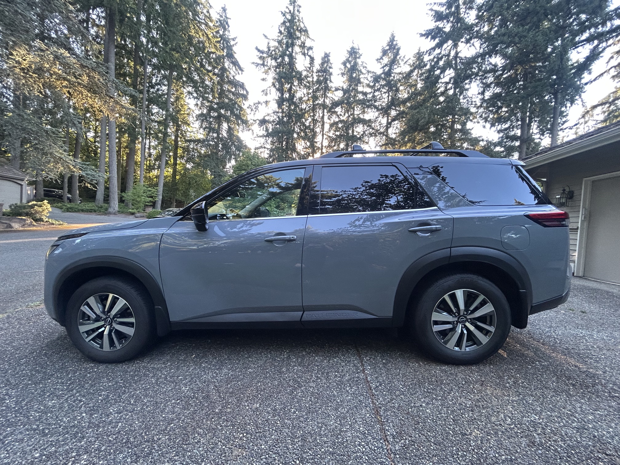Used 2023 Nissan Pathfinder SL AWD/4WD image 6