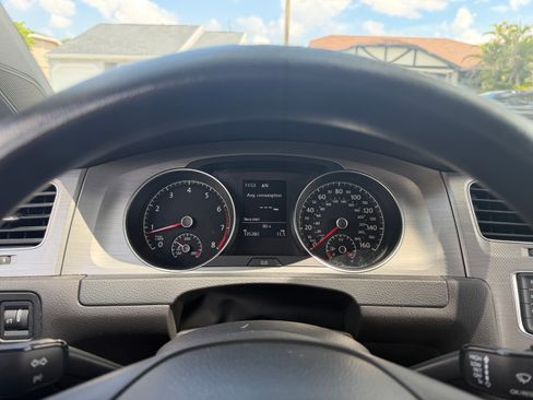 Used 2015 Volkswagen Golf Launch Edition image 13