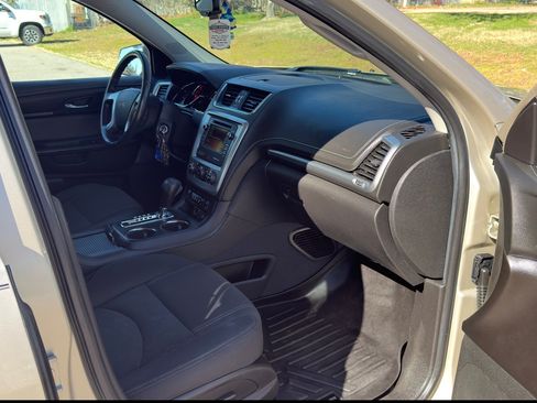 Used 2016 GMC Acadia SLE image 20