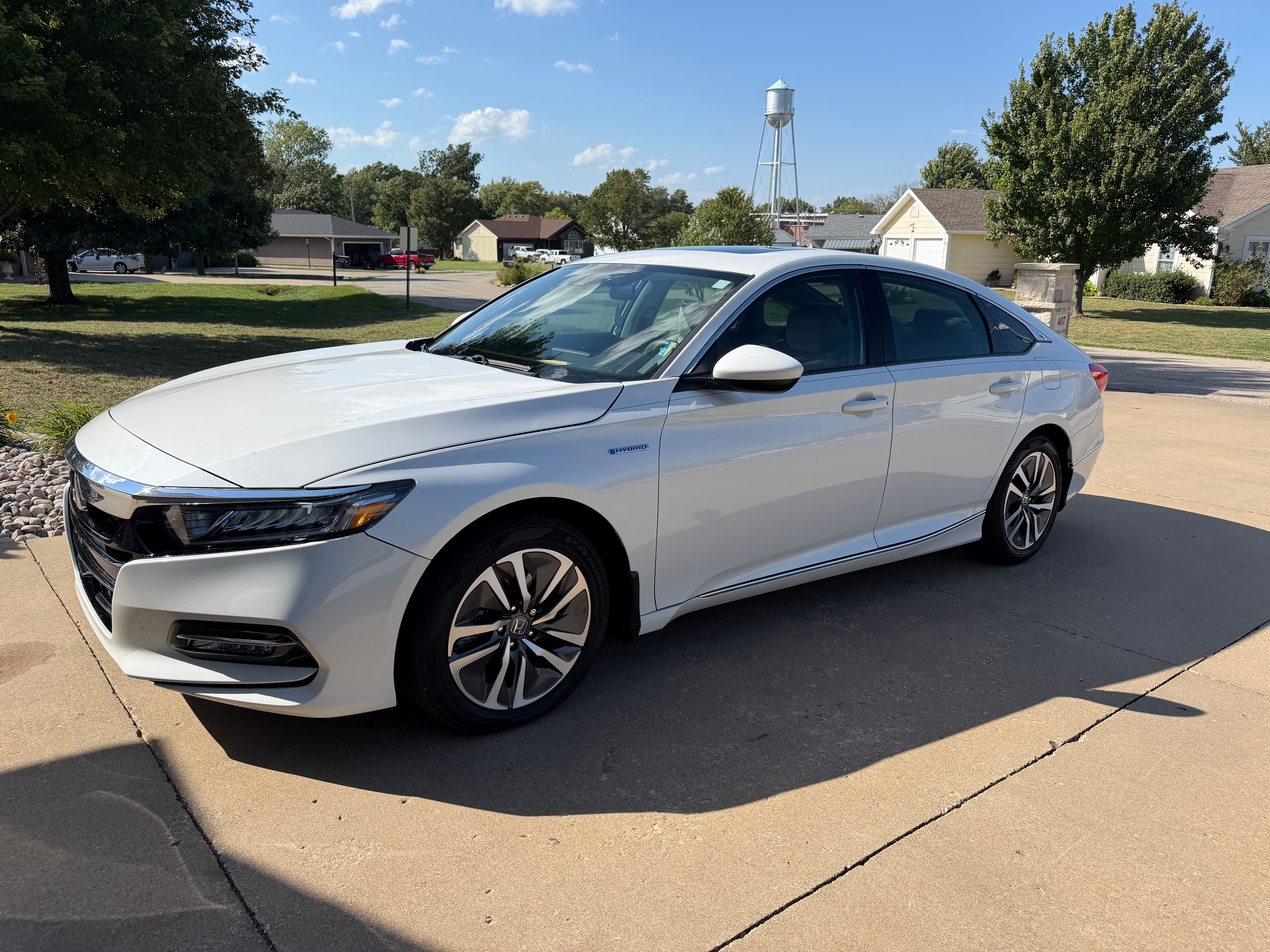 Used 2020 Honda Accord EX image 1