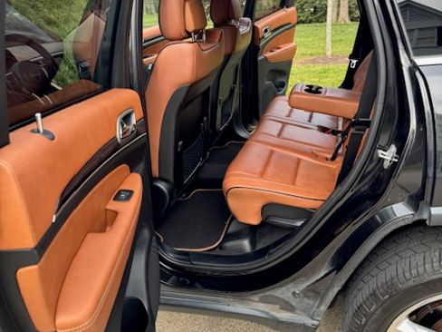 Used 2012 Jeep Grand Cherokee Overland Summit image 24