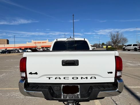 Used 2020 Toyota Tacoma SR5 image 16