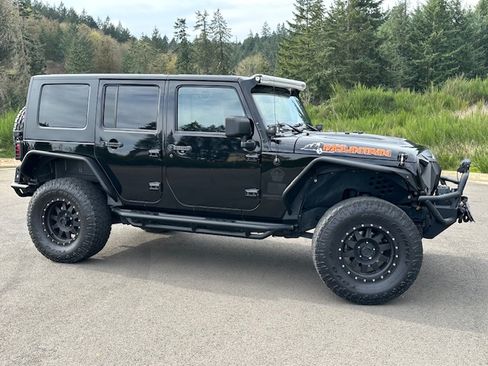 Used 2010 Jeep Wrangler Unlimited Sport image 4