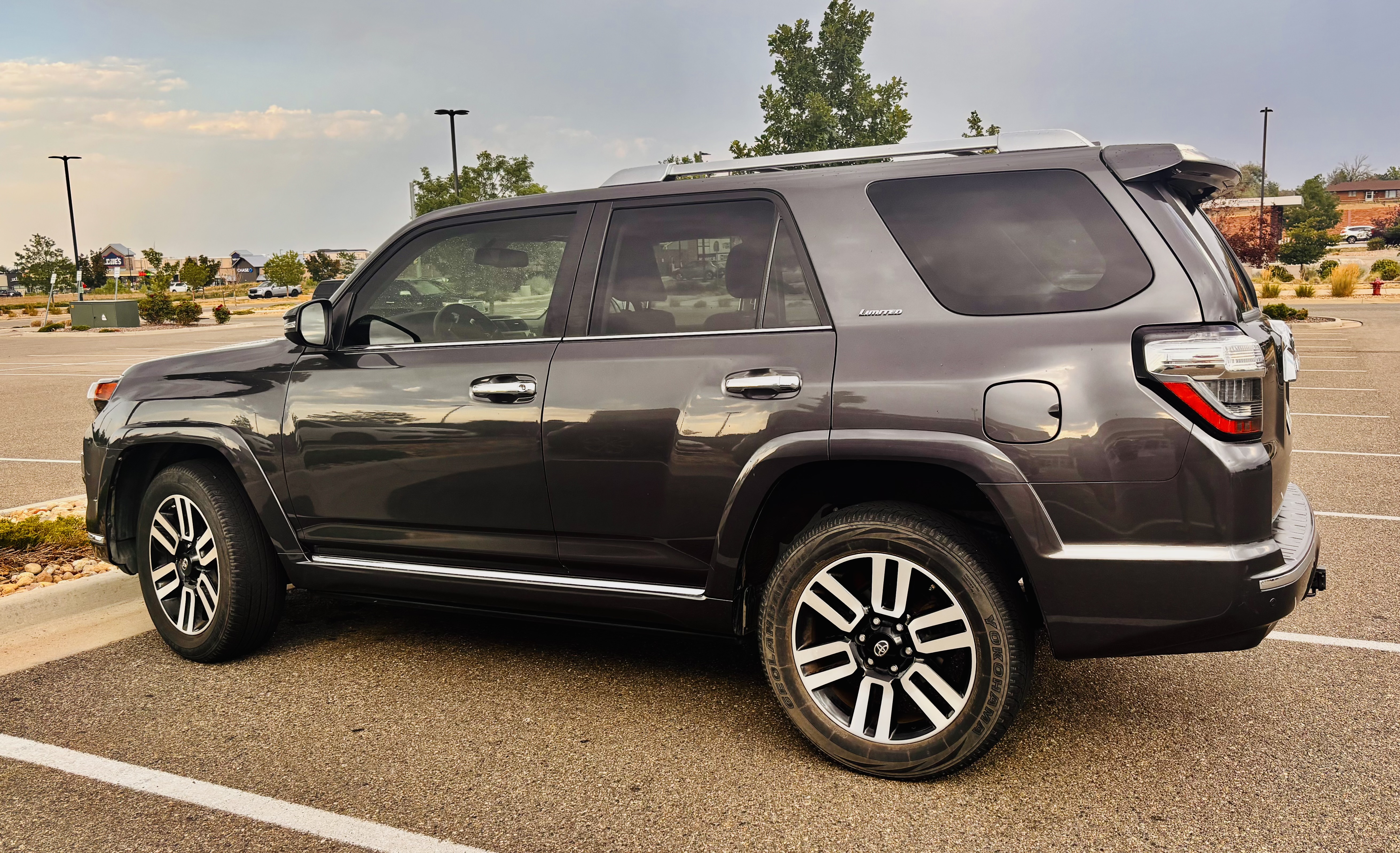 Used 2017 Toyota 4Runner Limited AWD/4WD image 2