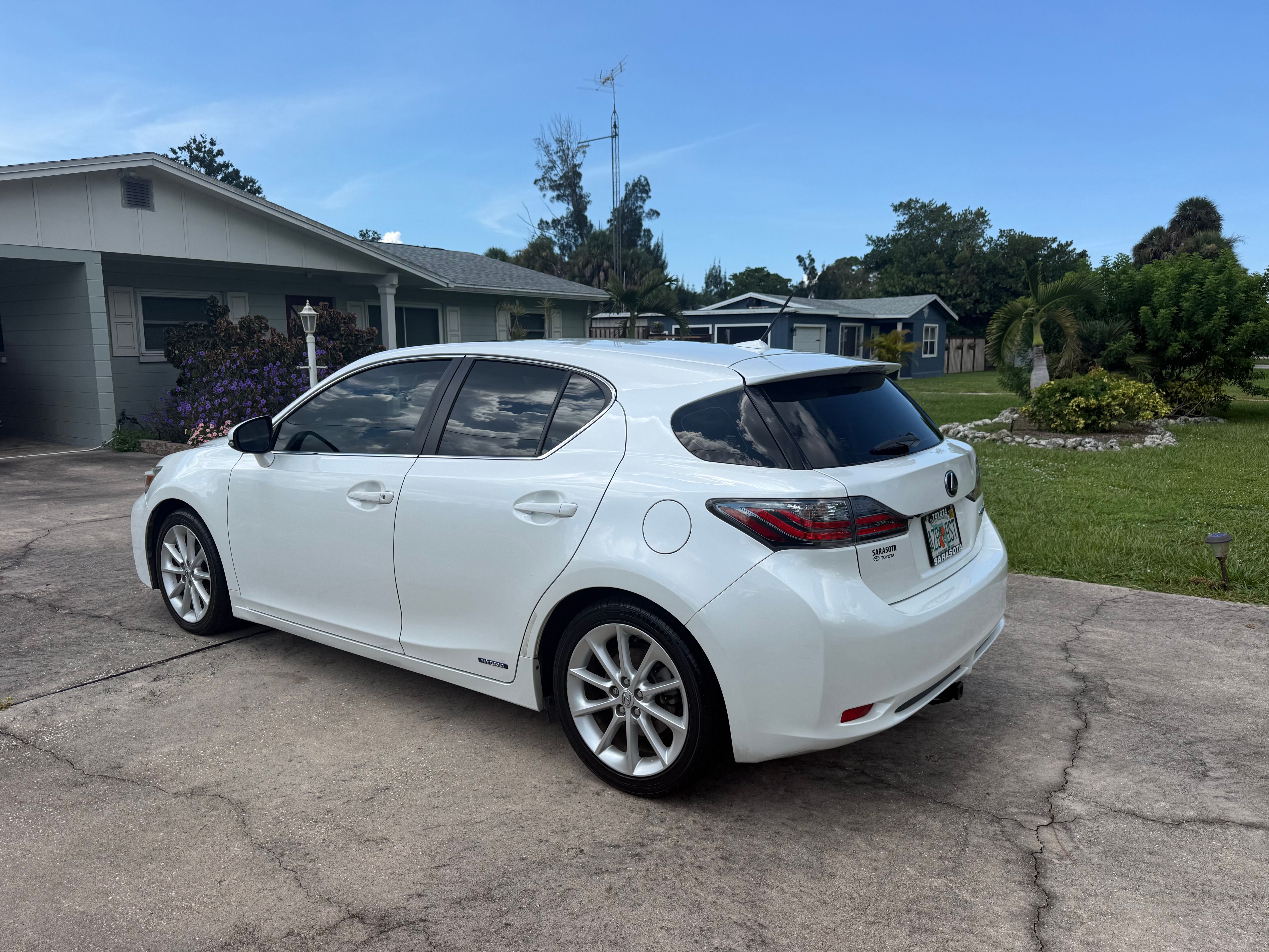 Used 2013 Lexus CT 200h w/ Premium Pkg w/Backup Camera FWD image 4