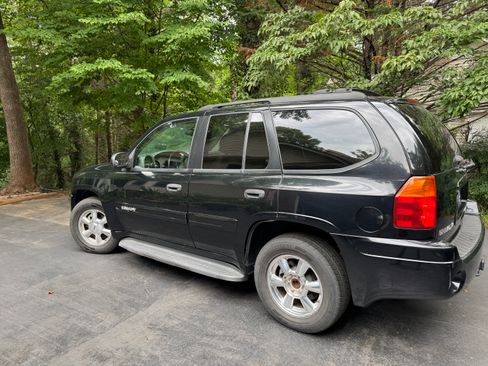 Used 2005 GMC Envoy SLE w/ Sle Preferred Equipment Group RWD image 2