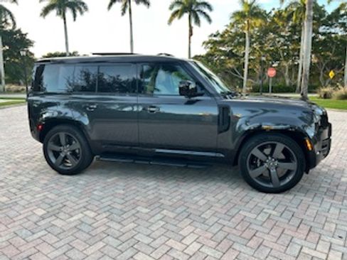 Used 2025 Land Rover Defender 110 V8 image 1