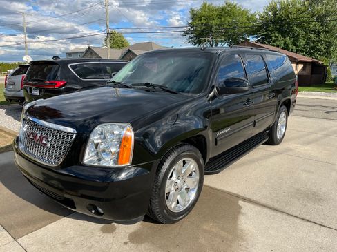 Used 2013 GMC Yukon XL SLT w/ SLT-2 Equipment Package image 2