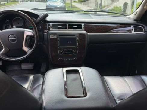 Used 2007 GMC Yukon XL Denali AWD/4WD image 9