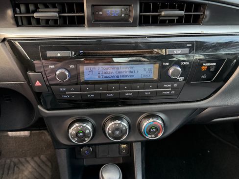 Used 2015 Toyota Corolla L image 22