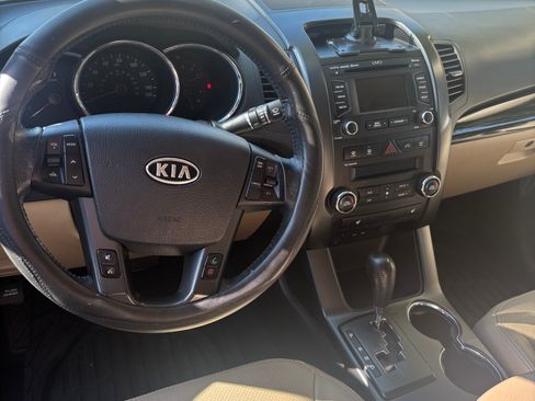 Used 2012 Kia Sorento EX w/ EX V6 Premium Pkg image 6
