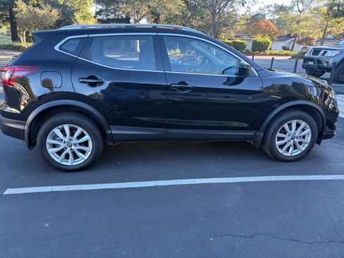 Used 2021 Nissan Rogue Sport SV image 9