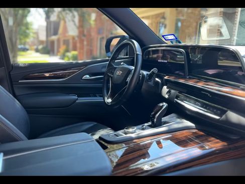 Used 2023 Cadillac Escalade Luxury image 14