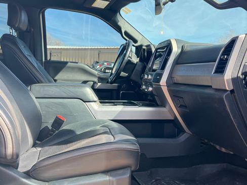 Used 2022 Ford F250 Platinum w/ FX4 Off-Road Package image 11