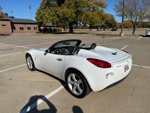 Used 2008 Pontiac Solstice Convertible w/ Premium Package image 1