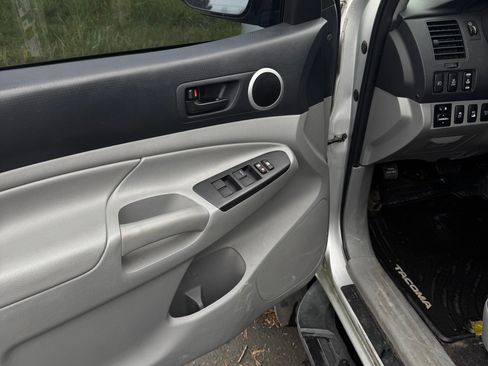 Used 2013 Toyota Tacoma Pickup 4D 5 ft w/ TRD Off-Road Pkg image 15