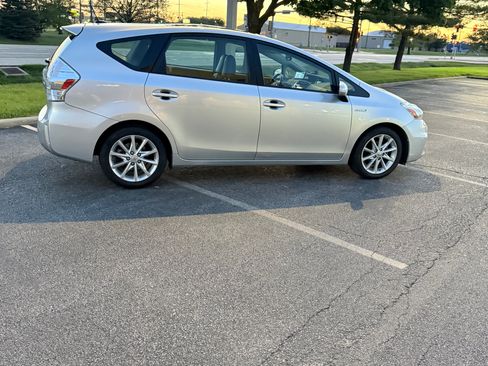 Used 2014 Toyota Prius V Five FWD image 5