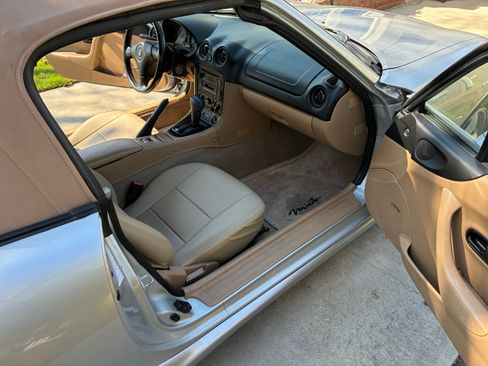 Used 2000 MAZDA MX-5 Miata LS RWD image 15
