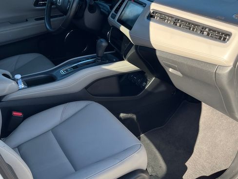 Used 2018 Honda HR-V EX-L image 11