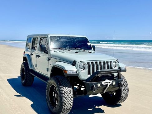 Used 2023 Jeep Wrangler Unlimited Sahara AWD/4WD image 1