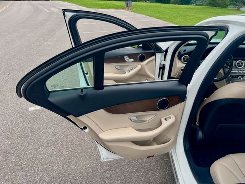 Used 2017 Mercedes-Benz C 300 Sedan image 17