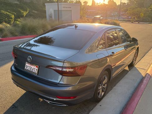 Used 2019 Volkswagen Jetta R-Line image 9