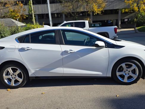 Used 2017 Chevrolet Volt LT image 4